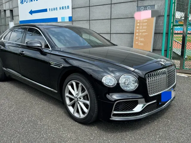 Bentley Flying Spur — Фото автомобиля 3