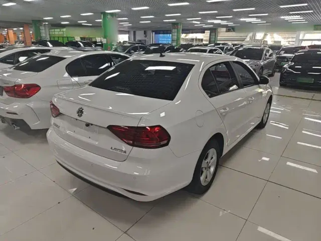 Volkswagen Lavida — Фото автомобиля 6