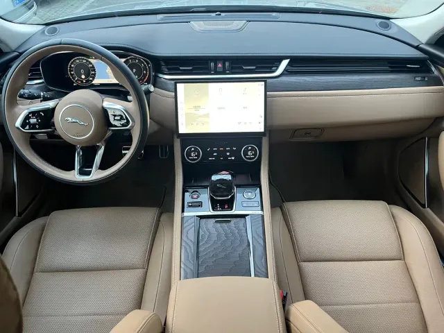 Jaguar XFL — Фото автомобиля 5