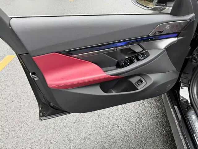 BMW 5 Series — Фото автомобиля 6