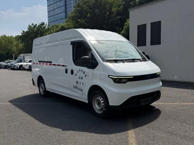 JMC E-Fushun — Фото автомобиля 3