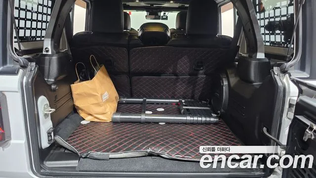 Jeep Wrangler JL — Фото автомобиля 18