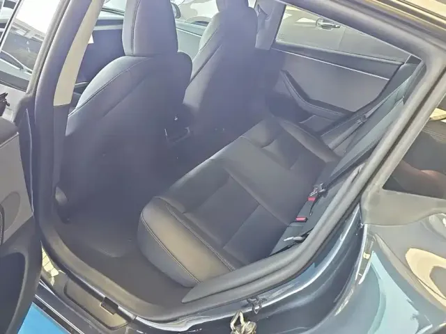 Tesla Model 3 — Фото автомобиля 11