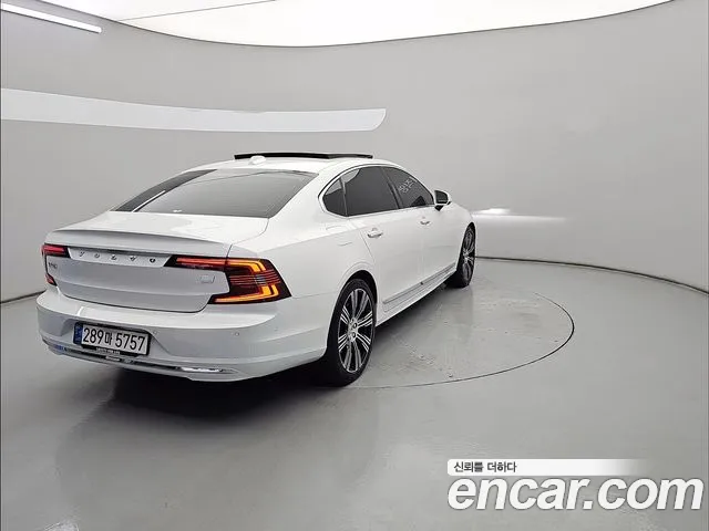 Volvo S90 — Фото автомобиля 4