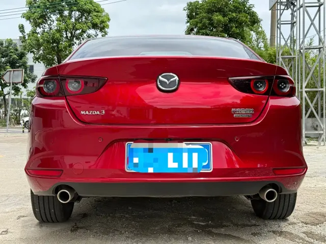 Mazda Axela — Фото автомобиля 9