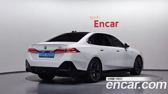 BMW i5 G60 — Фото автомобиля 2