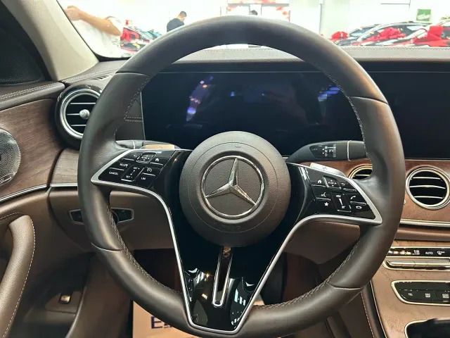 Mercedes-Benz E-Class — Фото автомобиля 9