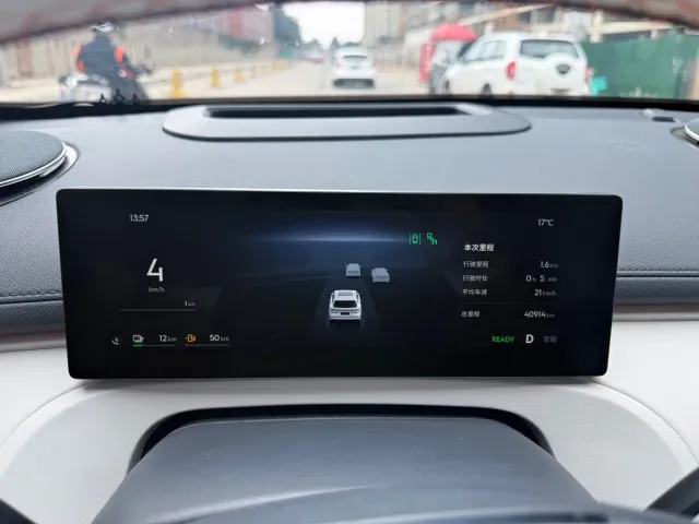 Geely Galaxy Starship 7 EM-i — Фото автомобиля 10