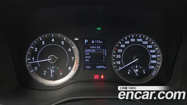 Hyundai Venue — Фото автомобиля 11