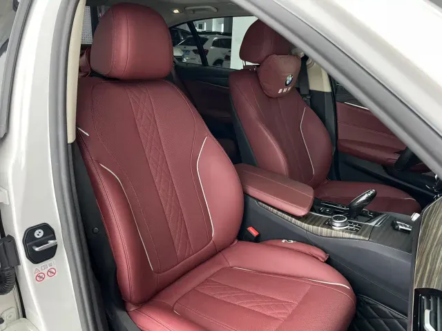 BMW 5 Series — Фото автомобиля 16