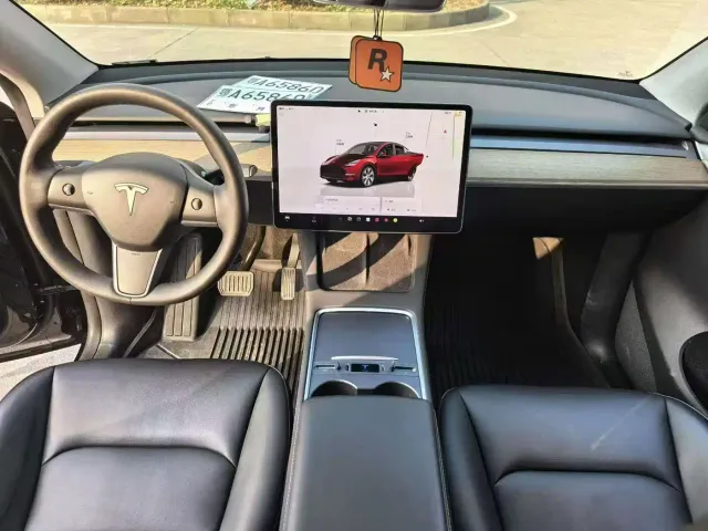 Tesla Model Y — Фото автомобиля 4
