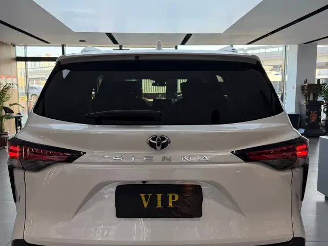 Toyota Sienna — Фото автомобиля 6