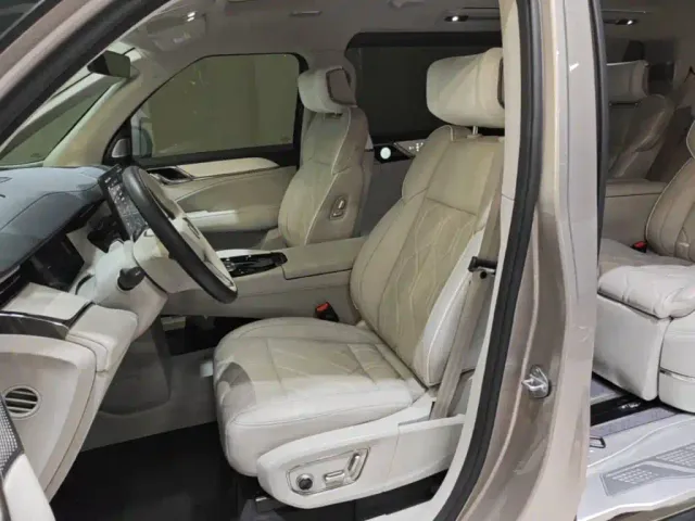 Volvo EM90 — Фото автомобиля 14