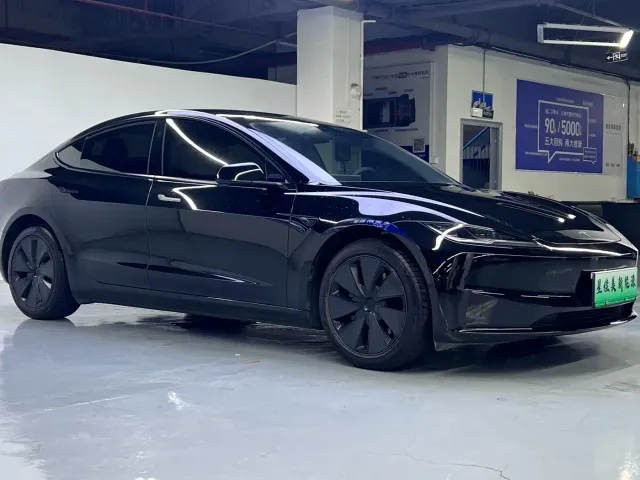Tesla Model 3 — Фото автомобиля 3