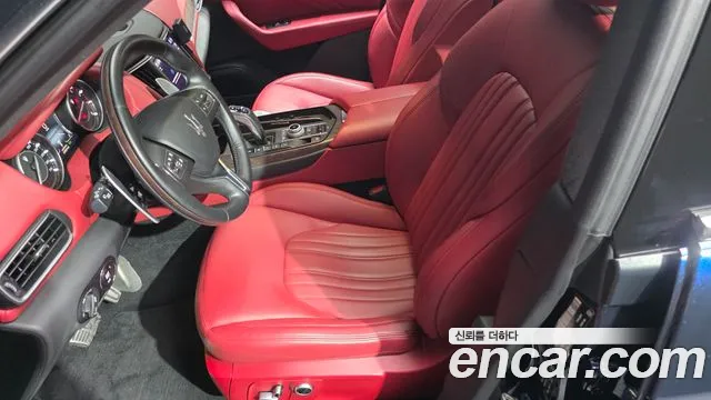 Maserati Levante — Фото автомобиля 21