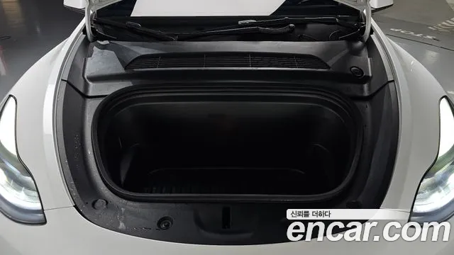 Tesla Model Y — Фото автомобиля 9