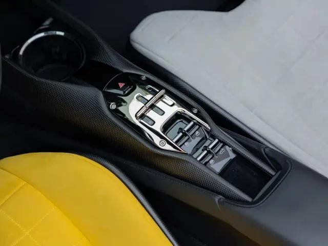 Ferrari SF90 — Фото автомобиля 14