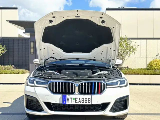 BMW 5 Series — Фото автомобиля 19