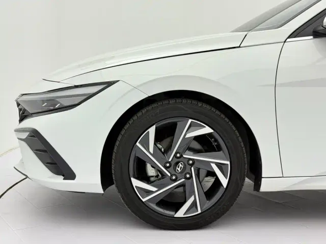 Hyundai Elantra — Фото автомобиля 9