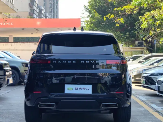 Land Rover Range Rover Sport — Фото автомобиля 11
