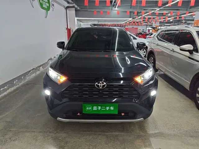 Toyota RAV4 — Фото автомобиля 2