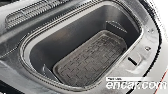 Tesla Model Y — Фото автомобиля 6