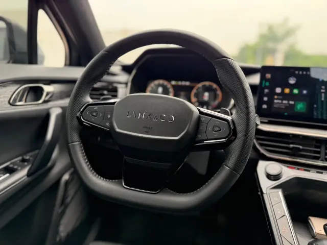 Lynk & Co 06 — Фото автомобиля 11