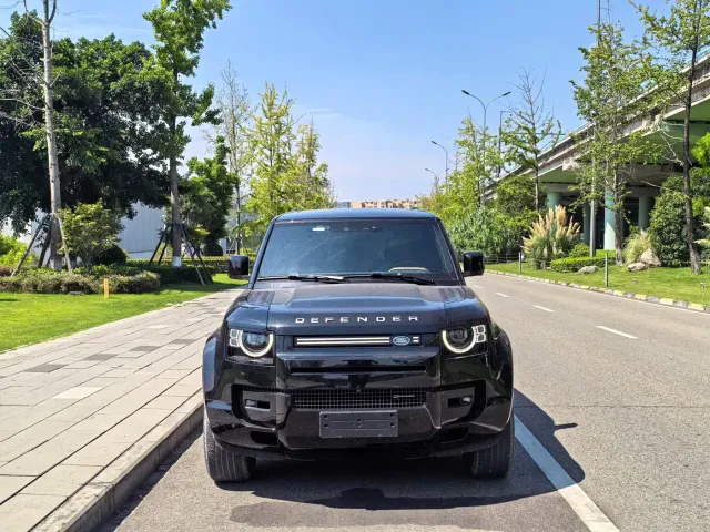 Land Rover Defender — Фото автомобиля 2