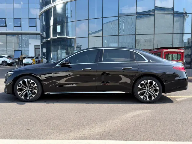 Mercedes-Benz E-Class — Фото автомобиля 14