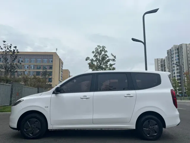 Wuling Hongguang — Фото автомобиля 9