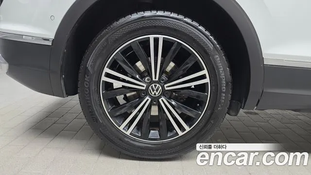 Volkswagen Tiguan Tiguan 2 поколение 2.0 TDI Premium — Фото автомобиля 5