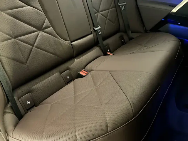 BMW iX — Фото автомобиля 9