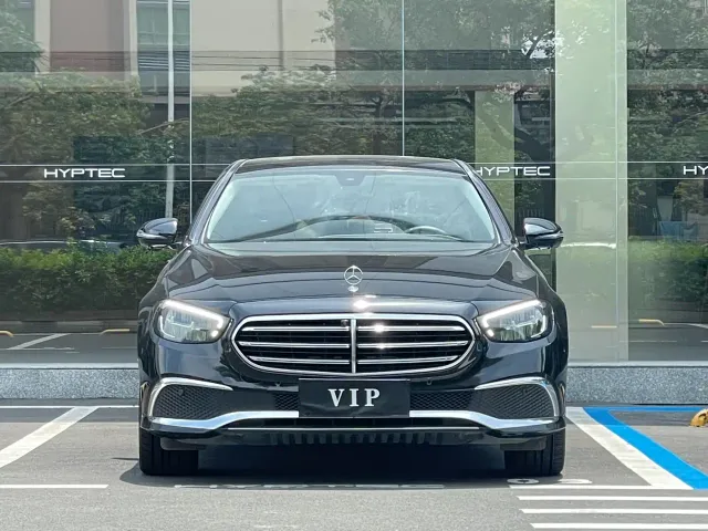 Фотография автомобиля — Mercedes-Benz E-Class