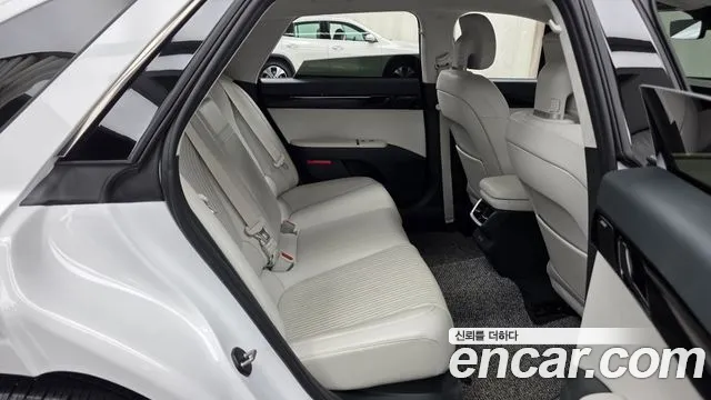 Hyundai Grandeur Grandeur (GN7) 2.5 Бензин 2WD — Фото автомобиля 10