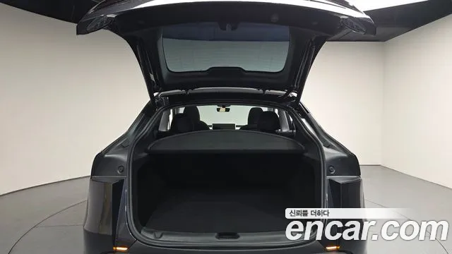 Tesla Model Y — Фото автомобиля 19