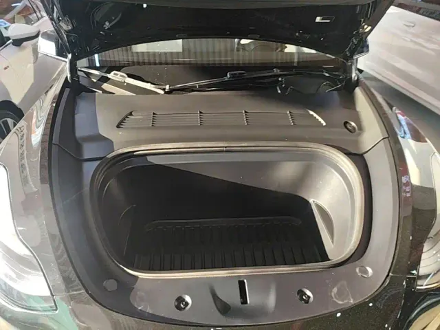 Tesla Model Y — Фото автомобиля 19