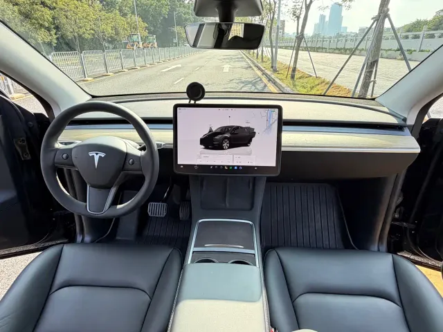 Tesla Model Y — Фото автомобиля 6