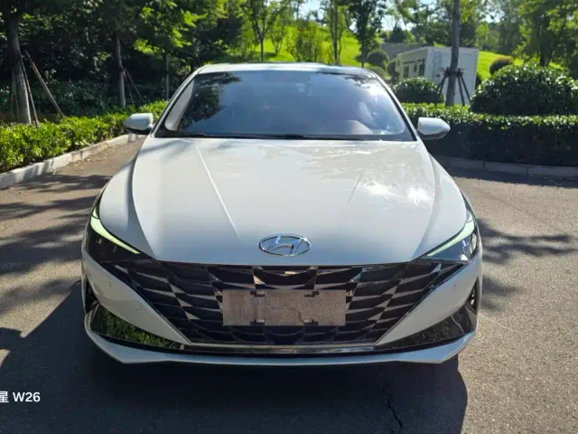 Hyundai Elantra — Фото автомобиля 2
