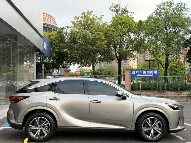 Lexus RX — Фото автомобиля 4