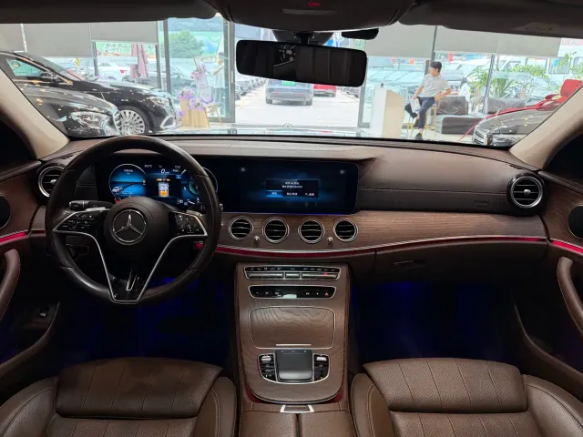 Mercedes-Benz E-Class — Фото автомобиля 11