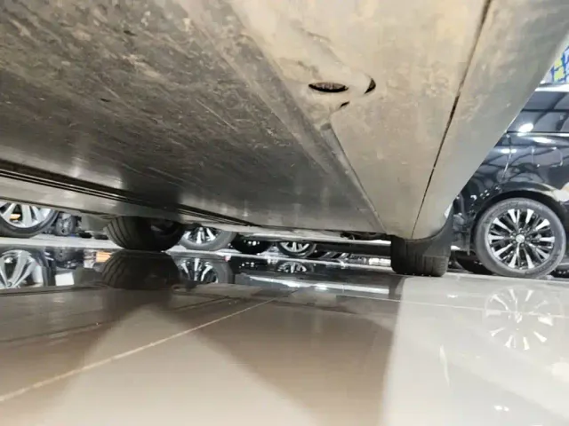 Tesla Model Y — Фото автомобиля 18