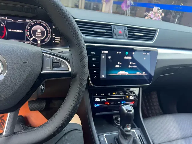 Skoda Superb — Фото автомобиля 14