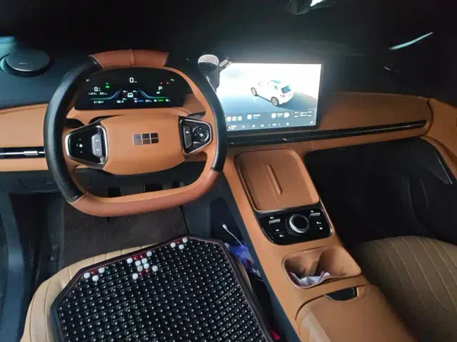 Geely Galaxy Starship 7 EM-i — Фото автомобиля 12