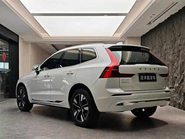 Volvo XC60 — Фото автомобиля 19