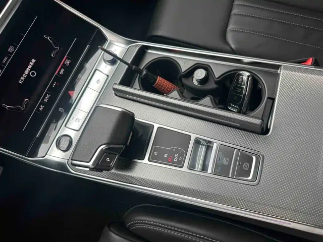 Audi A6L — Фото автомобиля 16
