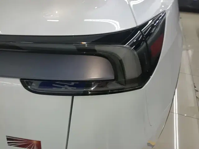 Tesla Model Y — Фото автомобиля 7