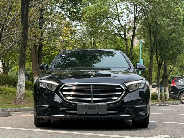 Mercedes-Benz E-Class — Фото автомобиля 2