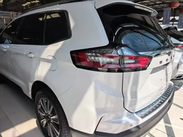 Ford Edge — Фото автомобиля 4