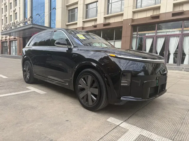 Li Auto L8 — Фото автомобиля 3