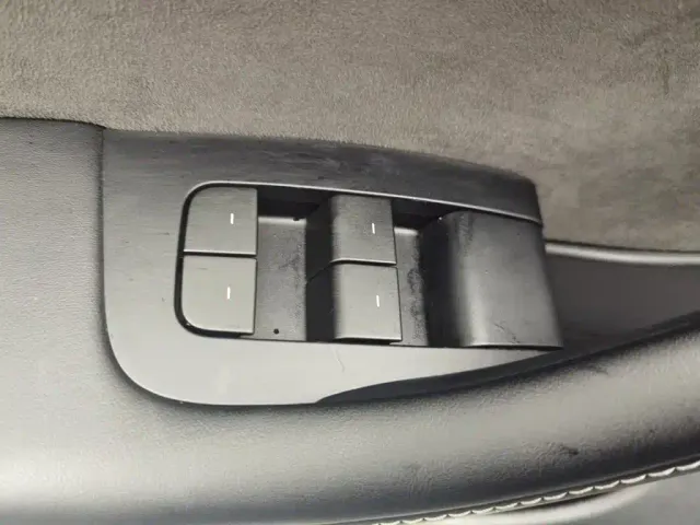 Tesla Model Y — Фото автомобиля 9